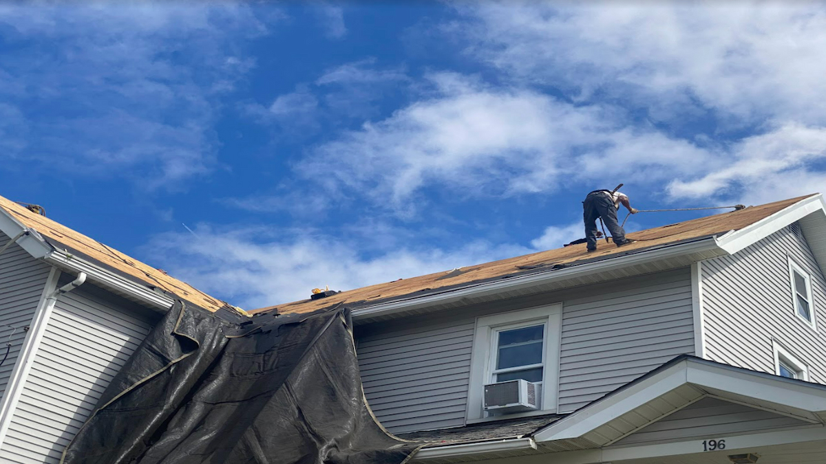 3 Tools Every Roofing Contractor Needs